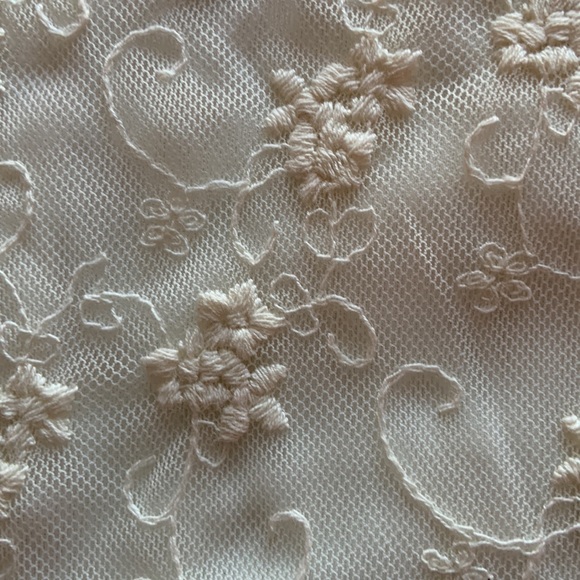 Beautifully detailed cream lace dress, size XS. Tags removed, but never worn - Picture 2 of 2